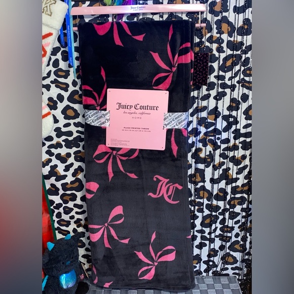 JUICY COUTURE HOME LARGE PLUSH PRINTED THROW - Picture 2 of 9